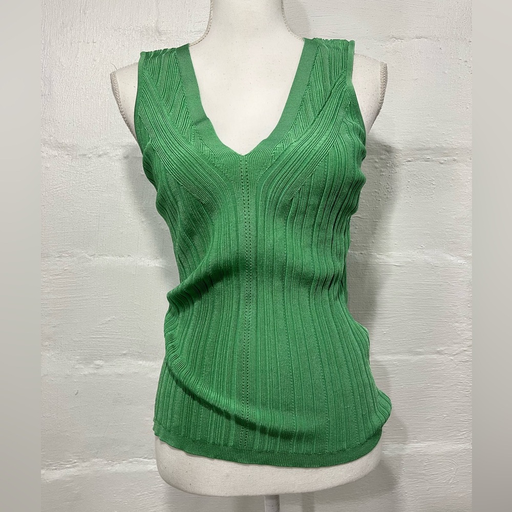 WHITE HOUSE BLACK MARKET RIBBED SCULPTED TANK (950) - Picture 6 of 12